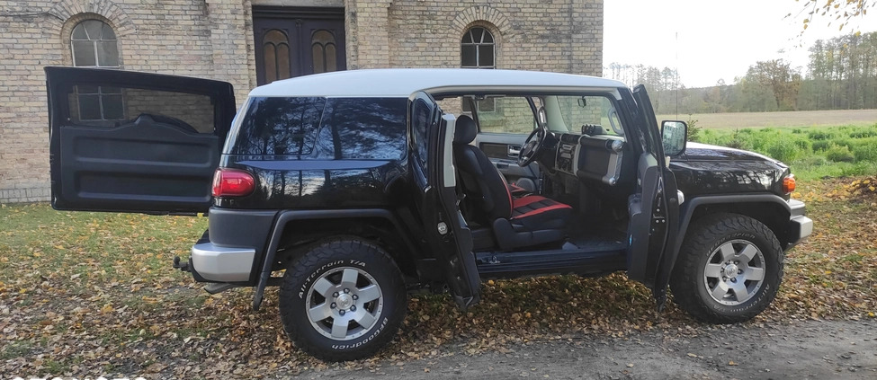 Toyota FJ cena 94900 przebieg: 180000, rok produkcji 2008 z Czersk małe 46